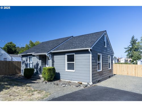 137 Ne Flagg St, Roseburg, OR, 97470 | Card Image