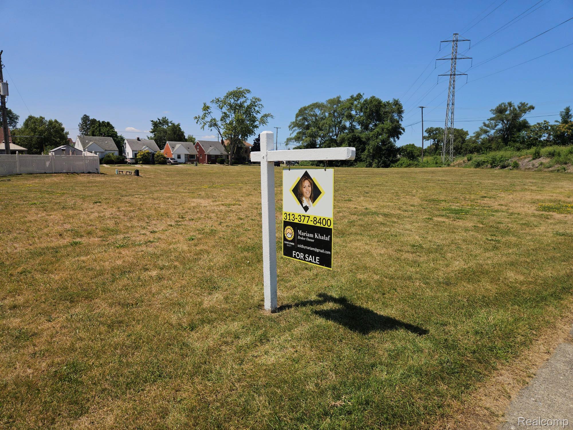 7041 Orchard Ave, Dearborn, MI 48126