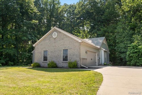7780 Hidden Circle Dr, Byron, MI, 48418-9652 | Card Image