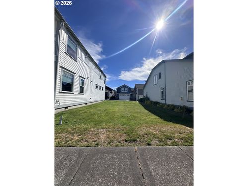 240 Round House Rd, Astoria, OR, 97103-3314 | Card Image