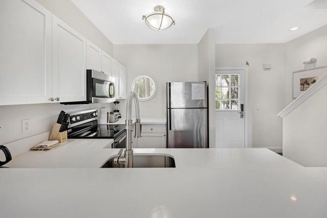 7041 Harbor Village Dr, Condo with 2 bedrooms, 3 bathrooms and null parking in Duck Key FL | Image 10