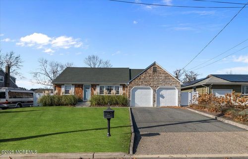 525 Riverwood Ave, Point Pleasant Boro, NJ, 08742-2716 | Card Image