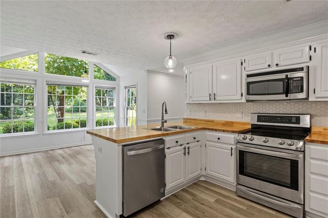 4220 Singing Post Ln Ne, House other with 5 bedrooms, 3 bathrooms and 2 parking in Roswell GA | Image 17