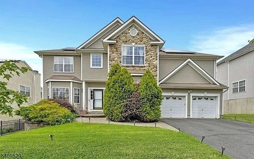692 Skyline Dr, Lake Hopatcong, NJ, 07849-2452 | Card Image