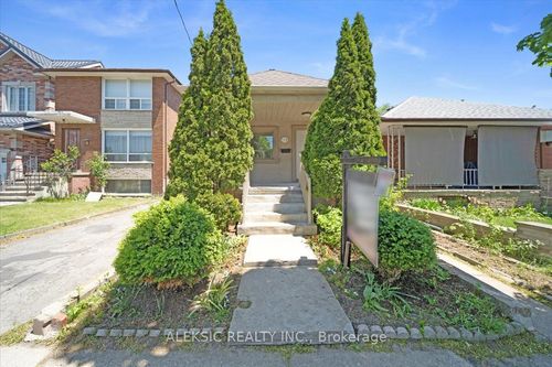 179 30th St, Toronto, ON, M8W3C6 | Card Image