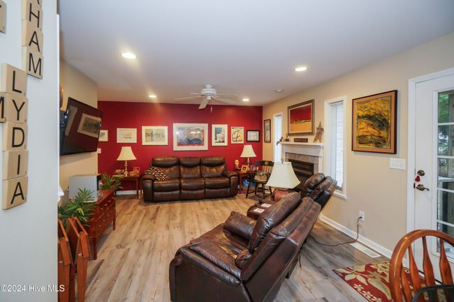 106 Se 21 St St, House other with 4 bedrooms, 3 bathrooms and 2 parking in Oak Island NC | Image 9