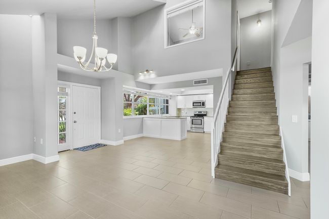 2701 Amherst Ct, Condo with 3 bedrooms, 2 bathrooms and null parking in Boynton Beach FL | Image 8