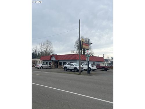 210 E Washington St, Stayton, OR, 97383-1757 | Card Image