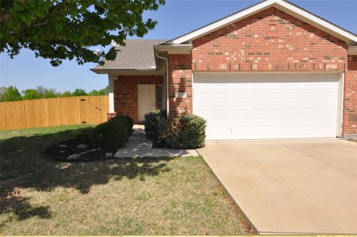 7512 Howling Coyote Ln, Fort Worth, TX, 76131-5227 | Card Image