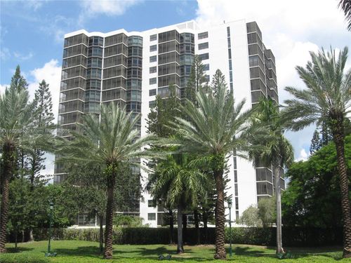 apt-1504-20100 W Country Club Dr, Aventura, FL, 33180-1635 | Card Image