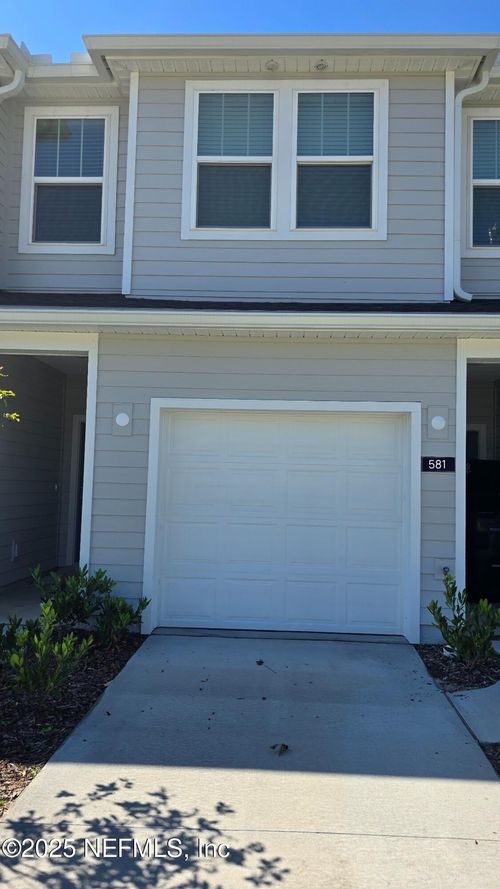 581 Holly Lakes Dr, Orange Park, FL, 32073-6801 | Card Image