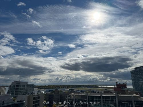 1712-38 Iannuzzi St, Toronto, ON, M5V0S2 | Card Image