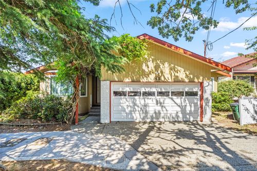 4412 Tyndall Ave, Saanich, BC, V8N3S1 | Card Image