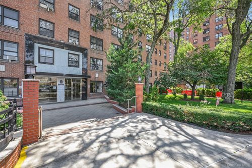 7q-99-60 63rd Rd, Rego Park, NY, 11374-1922 | Card Image