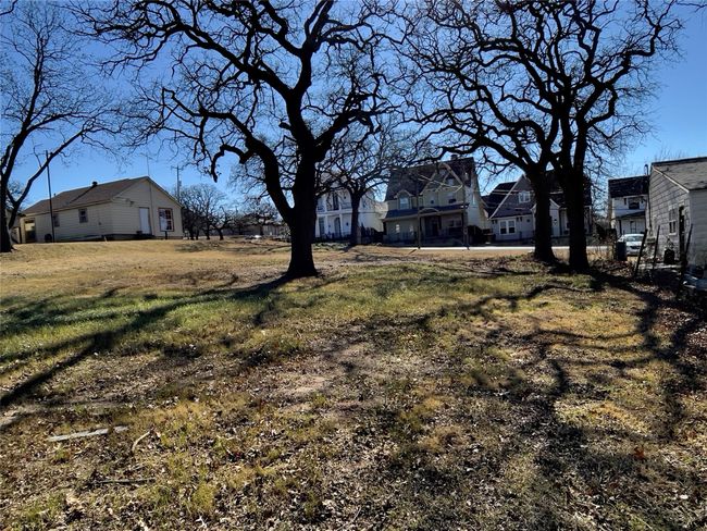 211 Denton St E, House other with 2 bedrooms, 1 bathrooms and null parking in Argyle TX | Image 6
