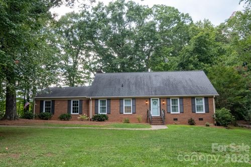 2312 Belmont Dr, Reidsville, NC, 27320-6806 | Card Image