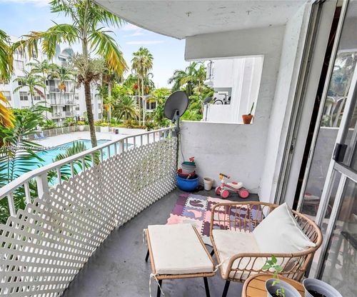 312-488 Nw 165th Street Rd, Miami, FL, 33169-6463 | Card Image