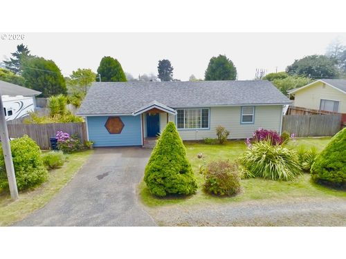 321 Maple St, Brookings, OR, 97415-9622 | Card Image