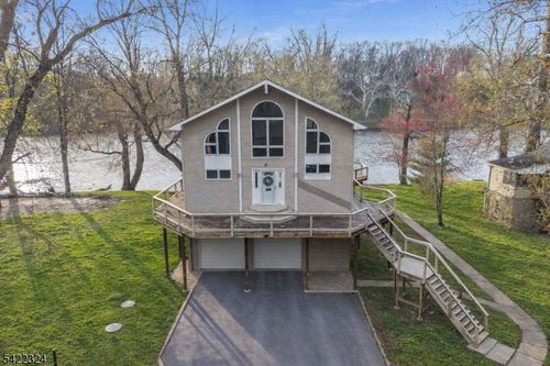 9 Riveredge Ln, Phillipsburg, NJ, 08865-8008 | Card Image