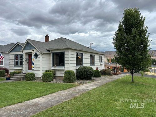 1527 13th Ave, Lewiston, ID, 83501-3034 | Card Image