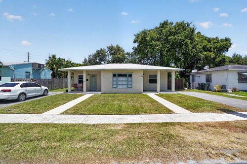 1-2-208 Sw 2nd Pl, Dania Beach, FL, 33004-3957 | Card Image