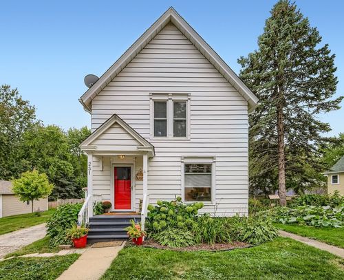 231 E Shannon St, Elburn, IL, 60119-8916 | Card Image