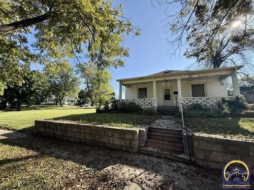 1036 Central Ave, Horton, KS, 66439-1728 | Card Image