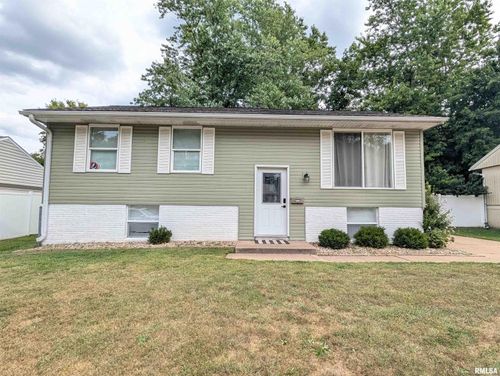 2208 Valentine Ave, Pekin, IL, 61554-1956 | Card Image