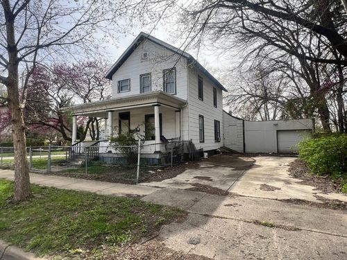 902 Lee St, Bloomington, IL, 61701-4548 | Card Image