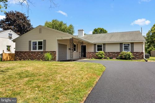 735 Saint Davids Ave, WARMINSTER, PA, 18974-2512 | Card Image