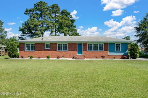 112 Mcmillan St, Teachey, NC, 28464-9335 | Card Image