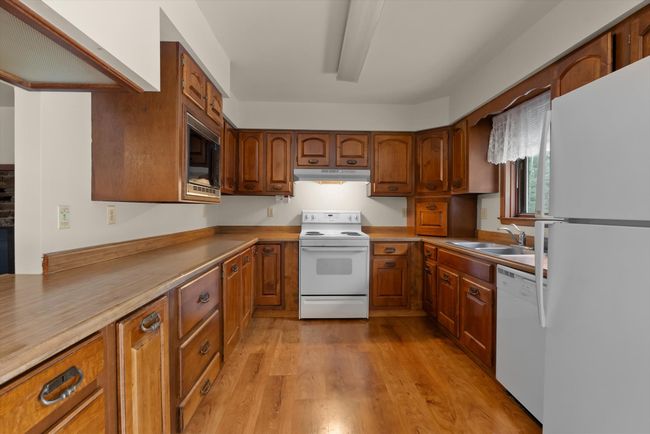 Kitchen | Image 10