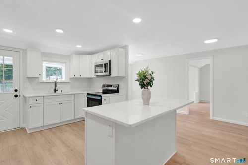 42 Wheeler Dr, Enfield, CT, 06082-2229 | Card Image