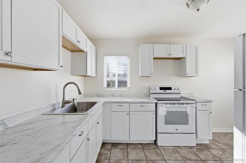 27053 Norfolk St, Inkster, MI, 48141-2305 | Card Image