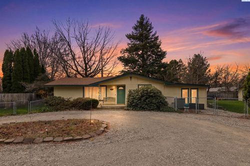 5016 W Park St, Pasco, WA, 99301-2422 | Card Image