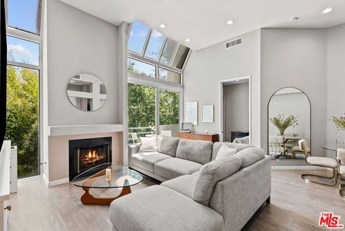 303-5151 Balboa Blvd, Encino, CA, 91316-3468 | Card Image