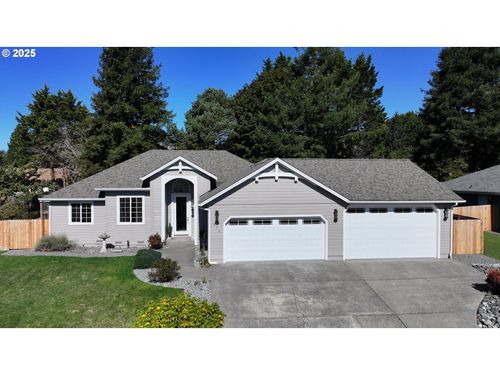970 Hassett St, Brookings, OR, 97415-8262 | Card Image