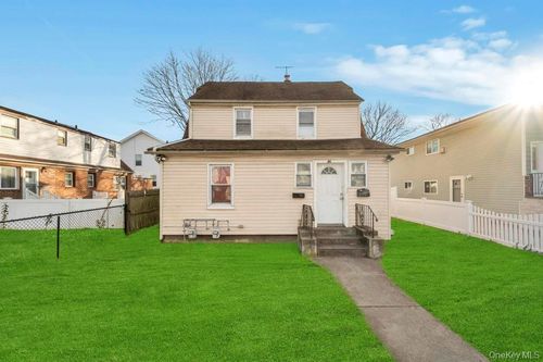 46 Peters Ave, Hempstead, NY, 11550-6808 | Card Image