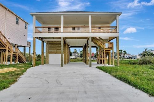 120 Jewel Dr, Crystal Beach, TX, 77650 | Card Image