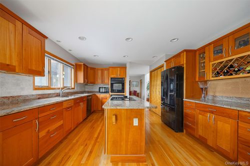 2 English Way, Pleasant Valley, NY, 12569-6982 | Card Image