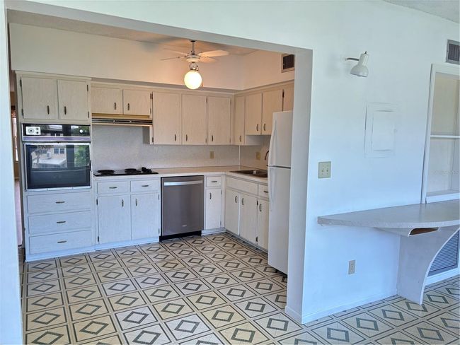 APT-48 - 2404 Florentine Way, Condo with 2 bedrooms, 2 bathrooms and null parking in CLEARWATER FL | Image 9