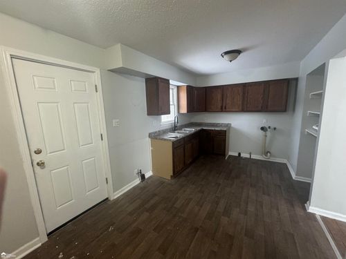 3210 Wyoming Ave Avenue, Flint, MI, 48506 | Card Image