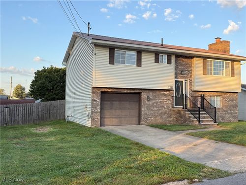 1211 19th St, Vienna, WV, 26105-1231 | Card Image