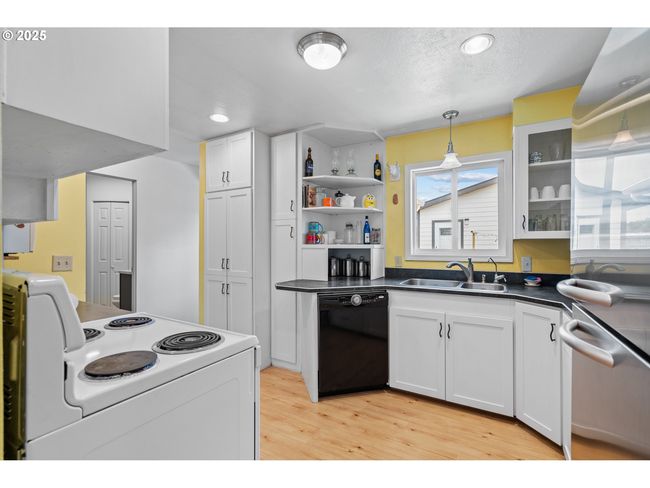 814 Sw 44 Th St, House other with 5 bedrooms, 2 bathrooms and null parking in Pendleton OR | Image 10