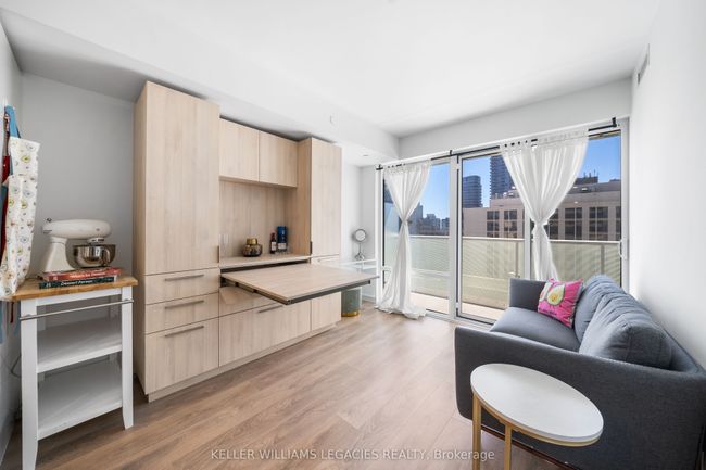 1211 - 501 Yonge St, Condo with 2 bedrooms, 1 bathrooms and null parking in Toronto ON | Image 18