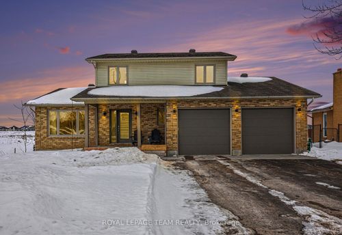 89 Queen Charlotte St, Richmond, ON, K0A2Z0 | Card Image