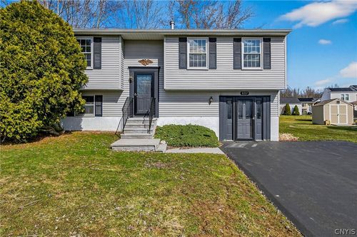 8237 Mantova Dr, Clay, NY, 13041-9163 | Card Image