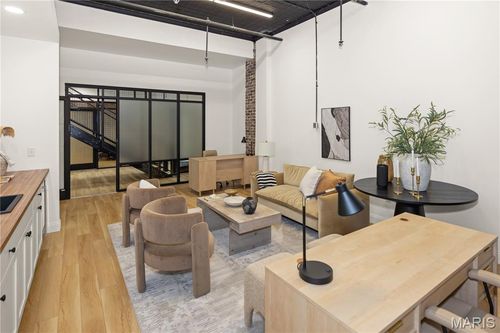 c-917 Broadway, Hannibal, MO, 63401-4200 | Card Image