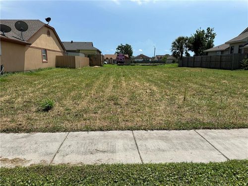 7512 Expedition Dr, New Orleans, LA, 70129-2732 | Card Image