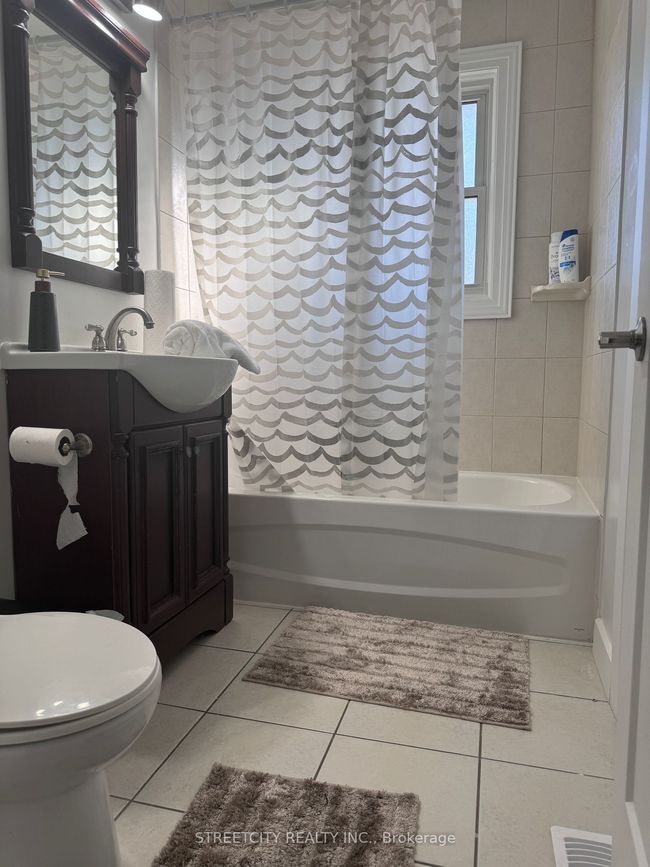 22 Tweedsmuir Ave, House other with 3 bedrooms, 1 bathrooms and 2 parking in London ON | Image 10